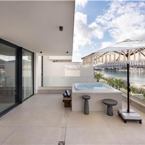 Selection of 5 bedroom seafront villas with pool on Ciovo near Trogir, sleeps 10